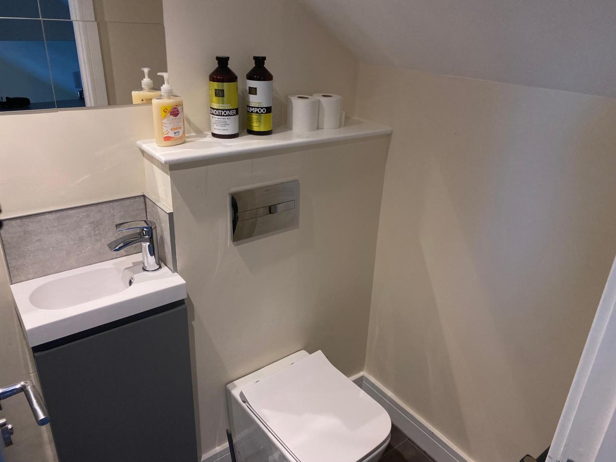Bath Rd Villa ケインシャム エクステリア 写真