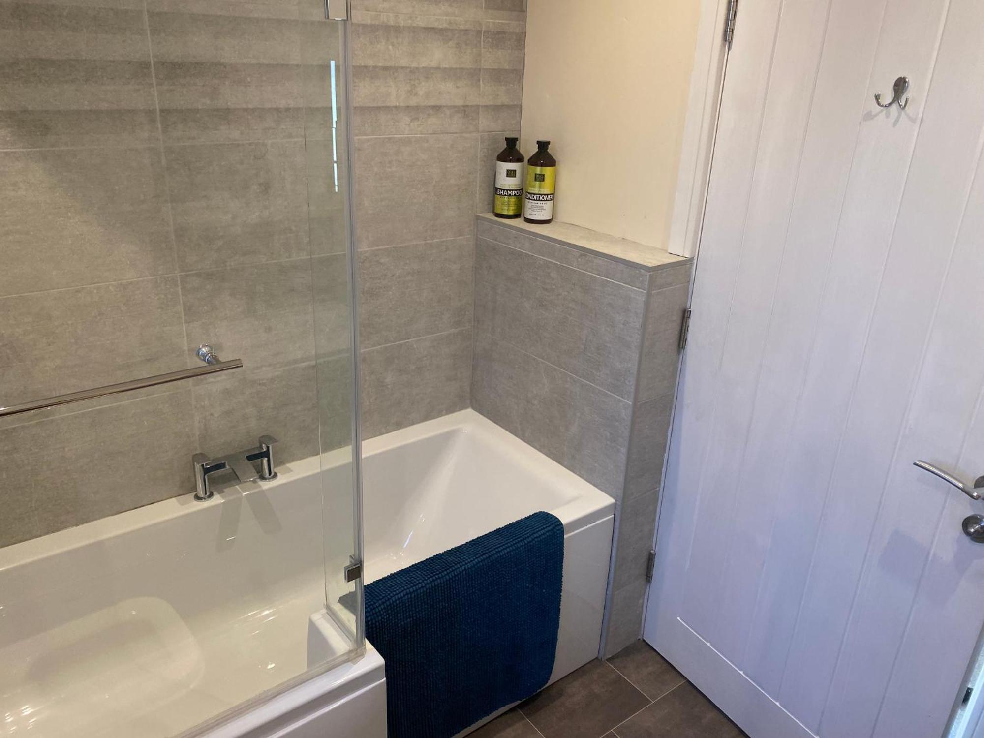 Bath Rd Villa ケインシャム エクステリア 写真