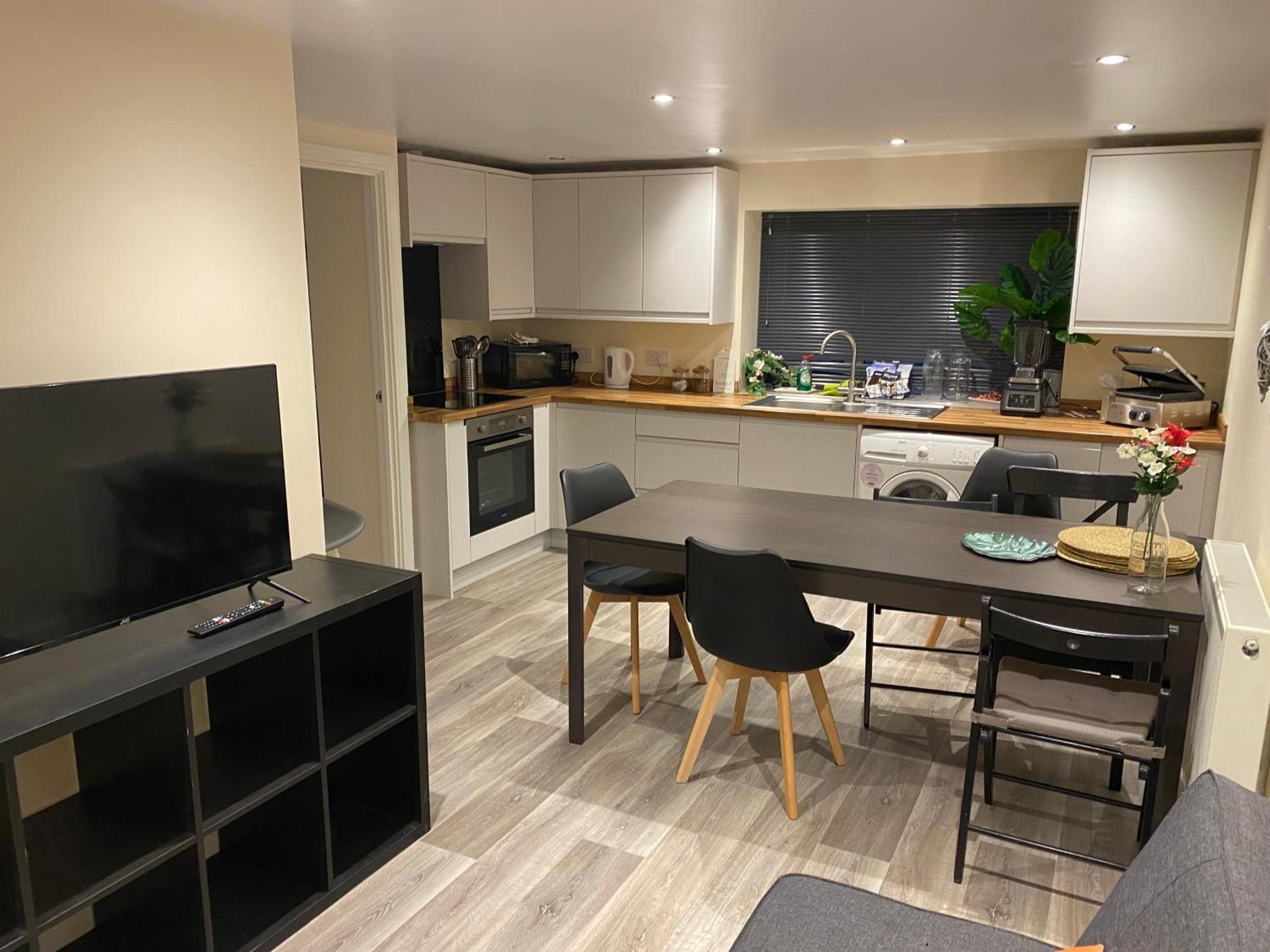 Bath Rd Villa ケインシャム エクステリア 写真