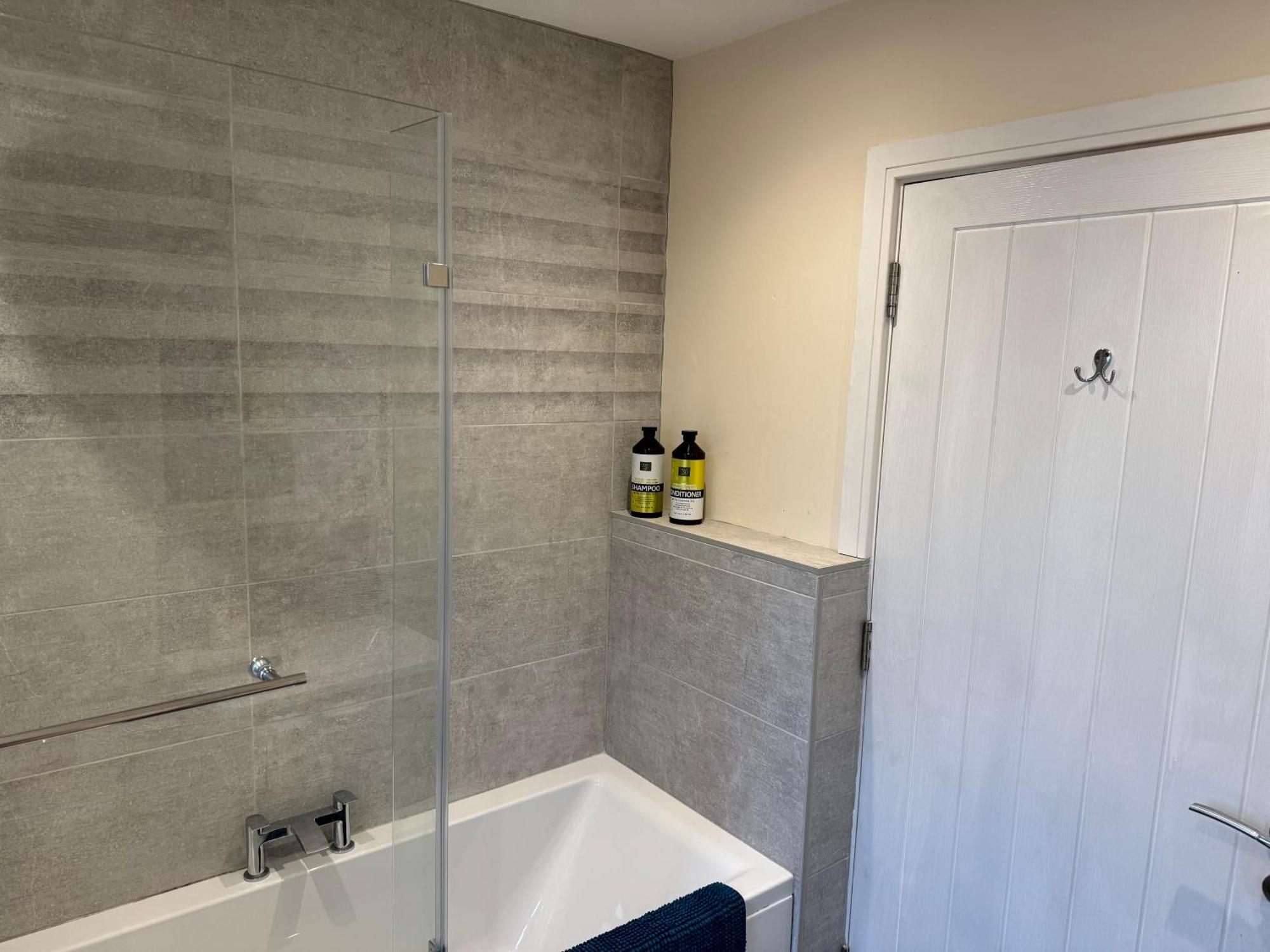 Bath Rd Villa ケインシャム エクステリア 写真